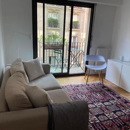 Typical French Appt For 4 Near Eiffel Tower Apartment *