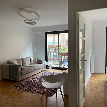 Apartment Typical French Appt For 4 Near Eiffel Tower